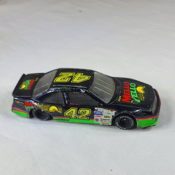 1992 Racing champion #42 Kyle Petty 1:43 - Picture 2 of 10